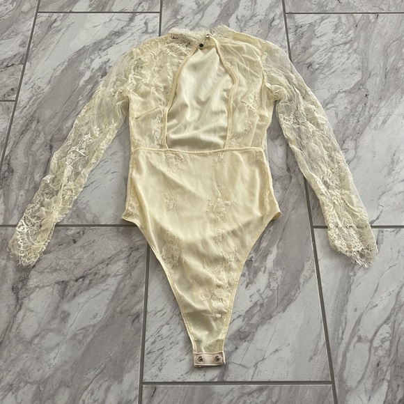 Cream Lace Bodysuit - Picture 8 of 11